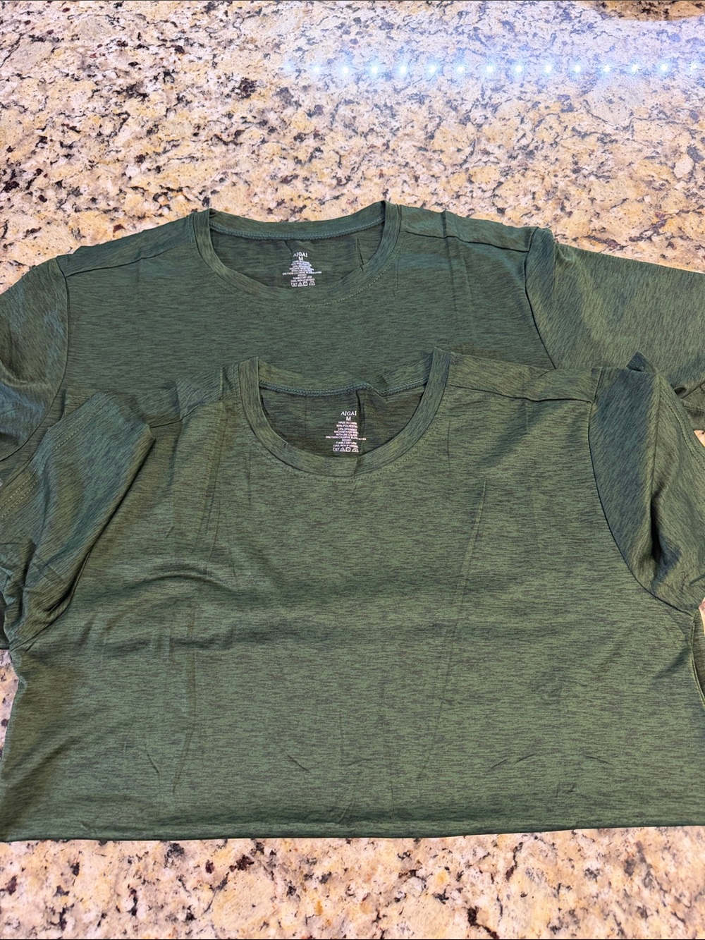 Men's Short-Sleeve Crewneck Tee in Forest Green set of 2 new without tags